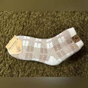 NWT Women’s Bearpaw Super Cozy Socks Tan & White